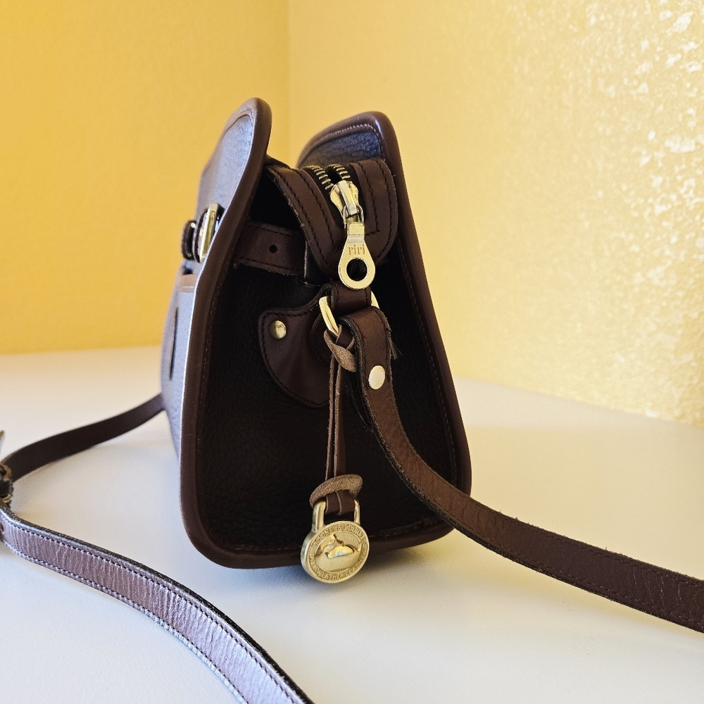Vintage Dooney & Bourke Brown Zip Top Front Buckle Pebbled Leather Crossbody Bag - Picture 4 of 15